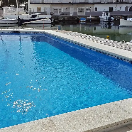 Dreamy Costa Brava With Pool, Balcony And Stunning View Of T Lejlighed Roses