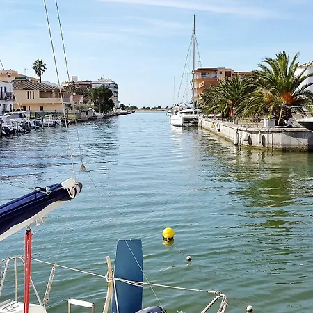 Dreamy Costa Brava With Pool, Balcony And Stunning View Of T Apartment Roses